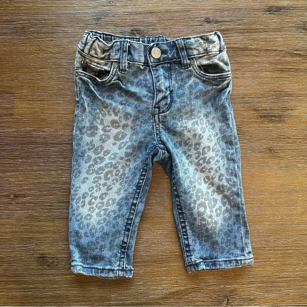 4/20$ H&M Blue Leopard Print Baby Jeans size 4-6 months